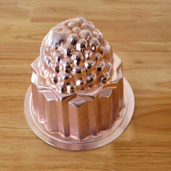 Vintage Aluminum Mold - Picture 2 of 4